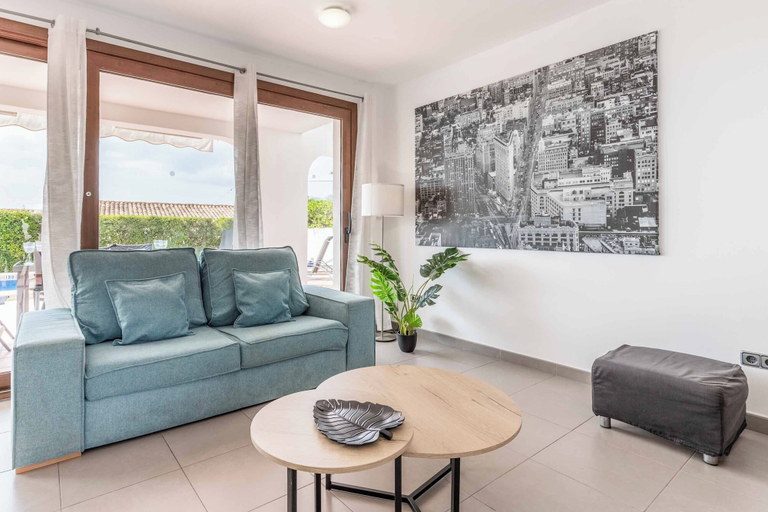 Others 2, Villa Bassetes 14, Alicante