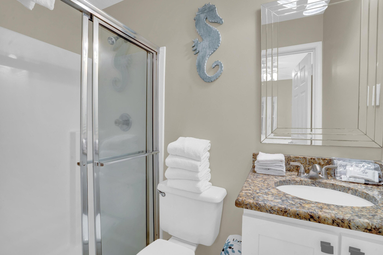 Bathroom 3, Tradewinds 1303, Baldwin