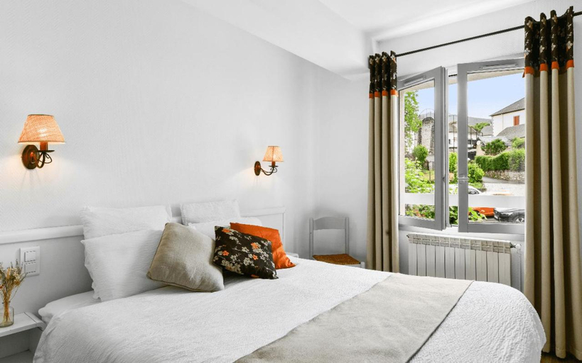 Bedroom 2, Logis Hotel Etchemaite, Pyrénées-Atlantiques