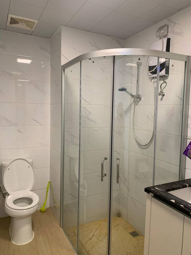 Bathroom, Maison Celeste at SKY House Tower Bristol Penthouse, Tangerang Selatan
