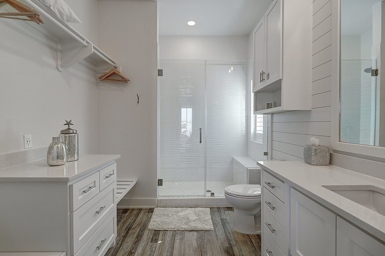 Bathroom 4, Just Wanna Have Sun 288 HI, Nueces