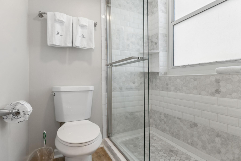 Bathroom 4, Perdido Sun 200, Escambia