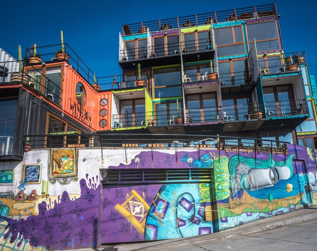 Exterior & Views