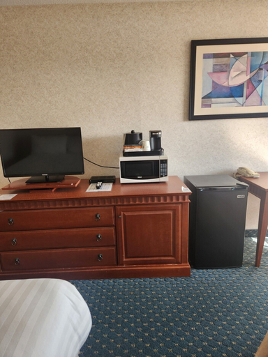 Bedroom 3, Travelodge by Wyndham Amherst, Cumberland