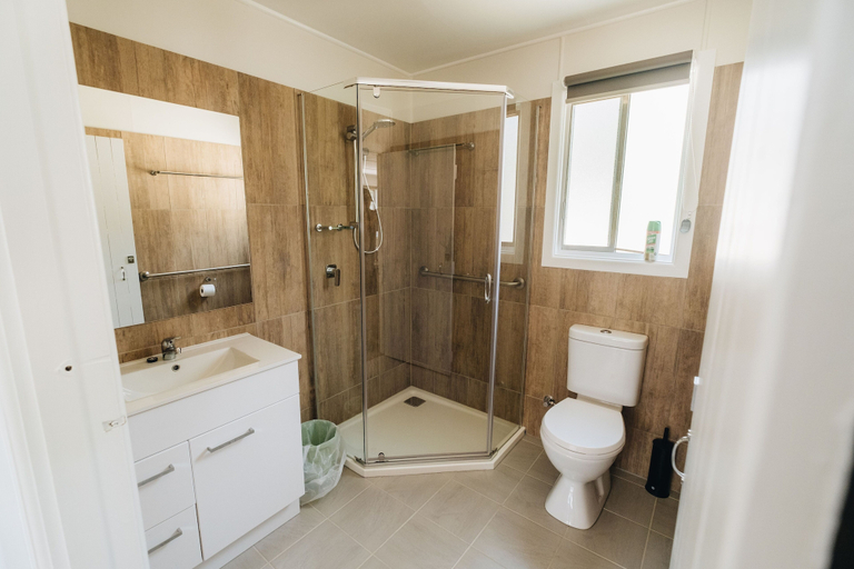 Bathroom, Robinsons Cabin, Tenterfield