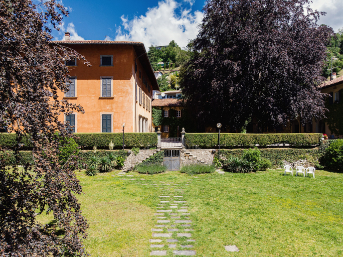 Others 4, Villa Solzago, Como