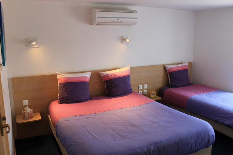 Bedroom 2, Hotel du lion d'or, Yonne