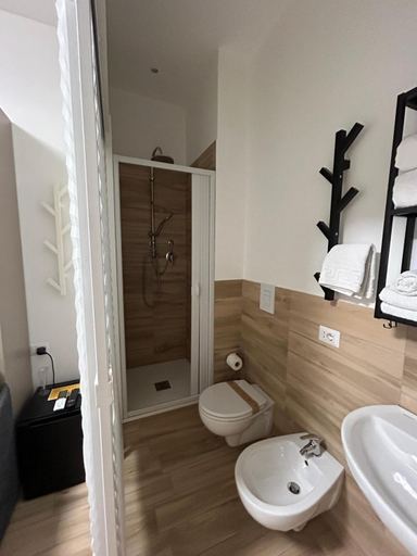 Bathroom, Cristalli di mare room, Latina