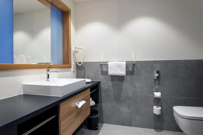 Bathroom 5, N+S City Hotel Neumarkt, Neumarkt in der Oberpfalz