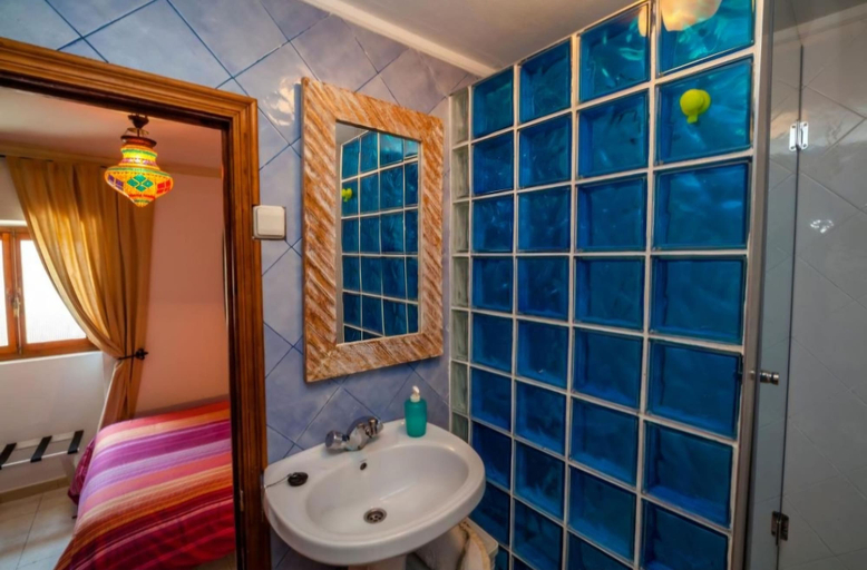 Bathroom 5, El Asturiano, Cádiz