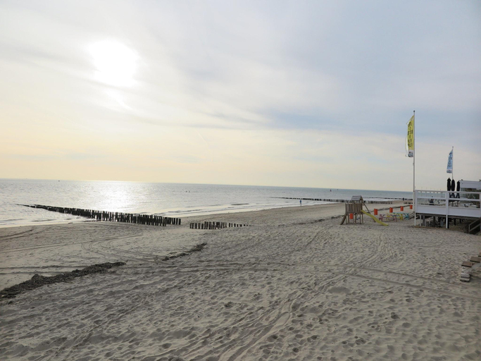 Others 2, Beach House Dishoek with Stunning Sea Views, Veere