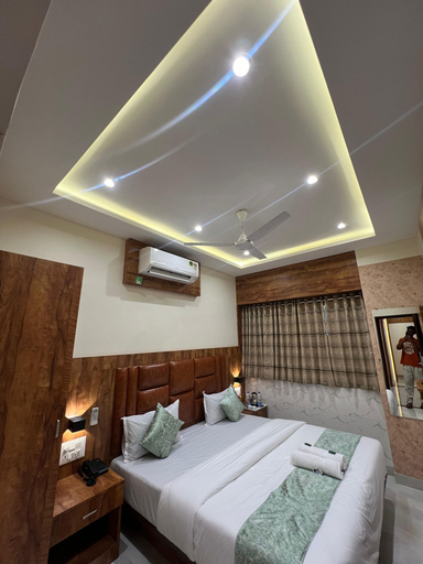 Bedroom 3, Hotel Heraa International Grant Road Mumbai, Mumbai City