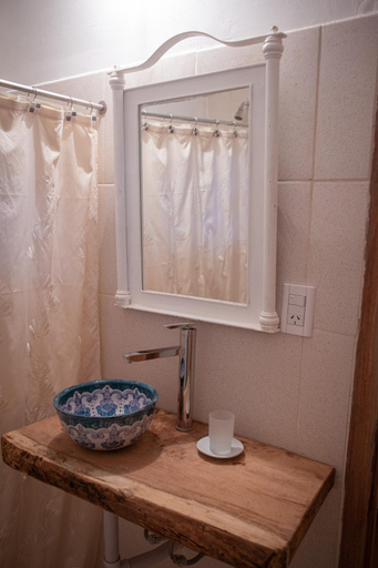 Bathroom 2, Tampu, Cachi