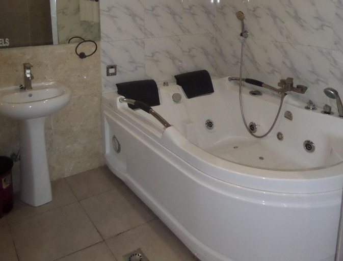 Bathroom, ParkView Hotels, AbujaMun
