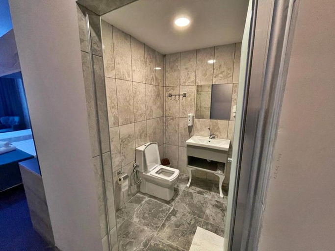 Bathroom 5, Beypark Hotel, Beylikduzu