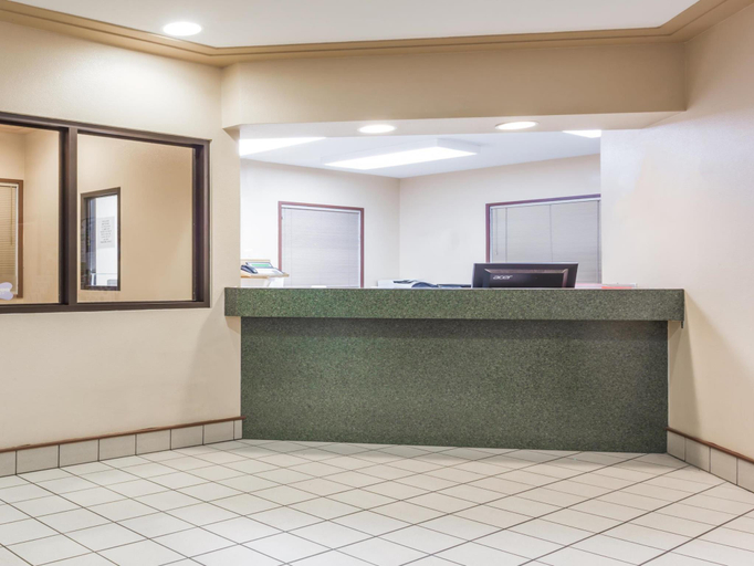 Public Area 2, Super 8 by Wyndham Moose Jaw SK, Division No. 7