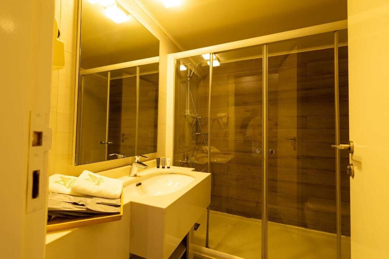 Bathroom 4, Mateus hotel, Kasrouane