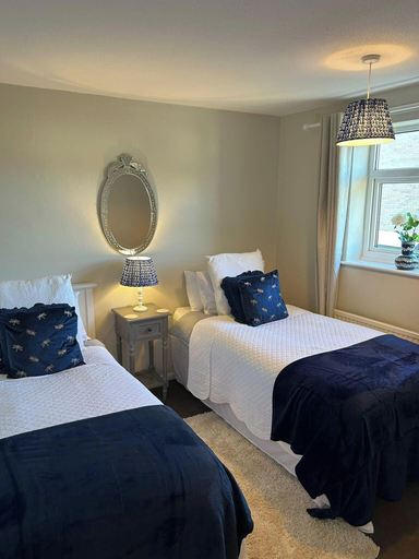 Room 3, Peak District - 2 Beds - Sleeps 4 - Pet Friendly, Derbyshire