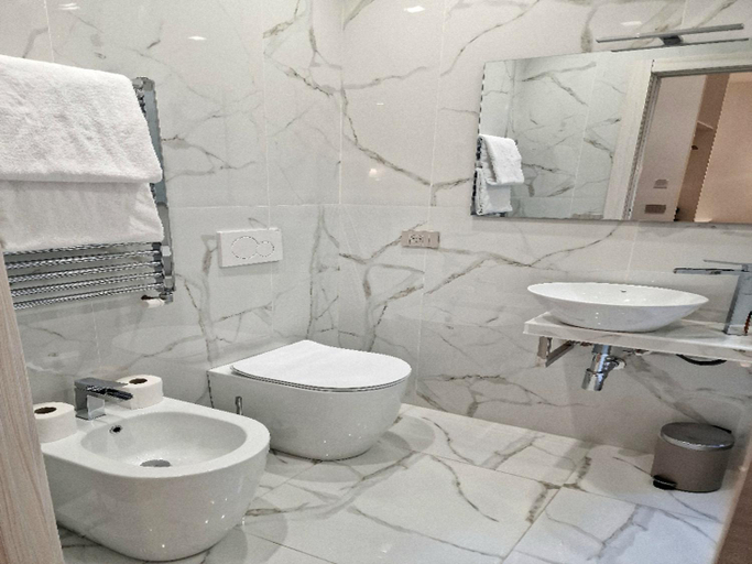 Bathroom 3, Cuma Guesthouse, Rome