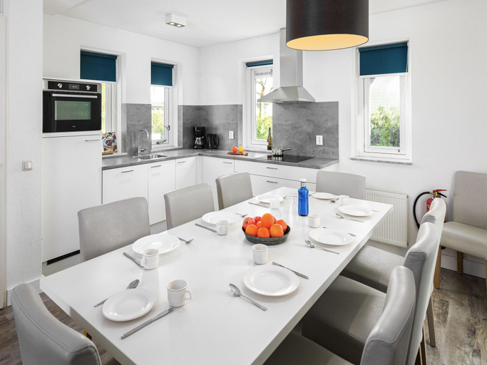 Others 5, Villa in Hellevoetsluis near North Sea Beach, Hellevoetsluis