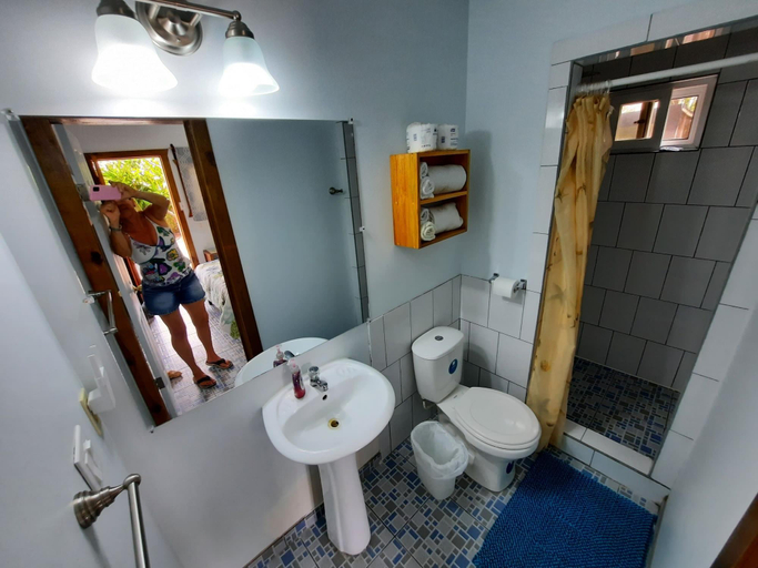 Bathroom 3, Guava Grove Villas and Resort, Roatán