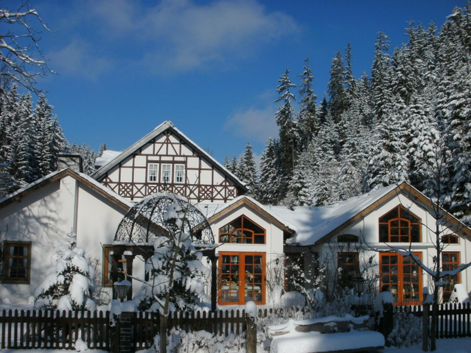 Others 4, Gasthof Bischofsmuhle, Hof