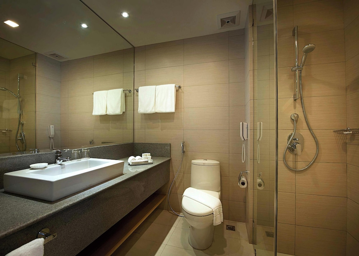 Others 5, Berjaya Makati Hotel, Makati City