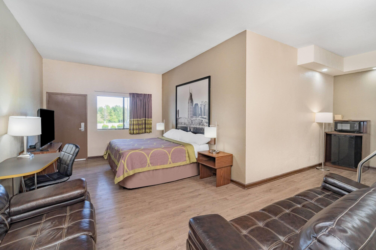 Bedroom 3, Super 8 by Wyndham Columbia, Maury