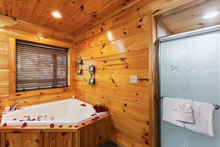 Bathroom, Lovers Suite by Ghosal Luxury Lodging, Sevier