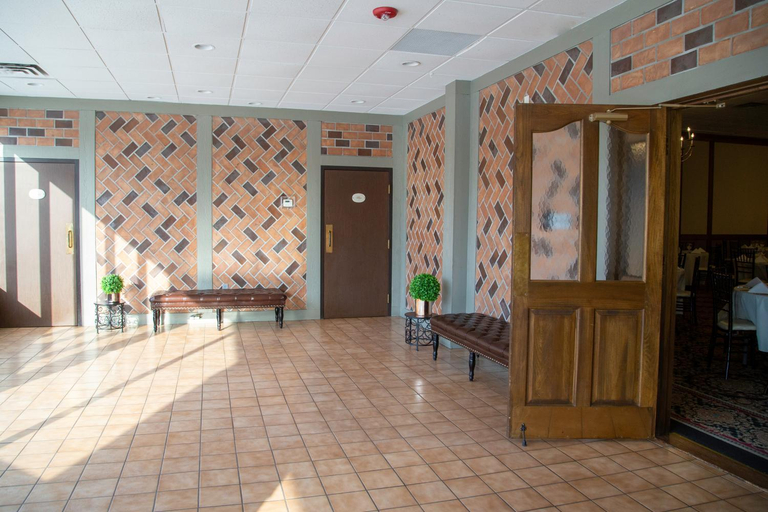 Public Area 2, The Stables Inn & Suites, Columbiana