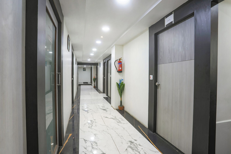 Others 5, FabHotel S.S - Opp. Vishwakarma Engineering College, Ahmadabad