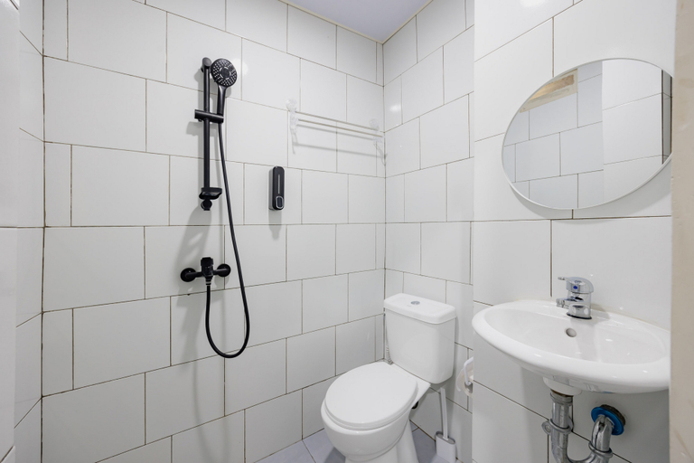 Bathroom 3, Urbanview Petukangan Mansion Jakarta, South Jakarta