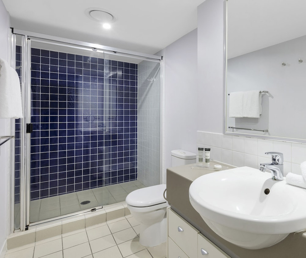 Bathroom, Oaks Brisbane Lexicon Suites, Brisbane