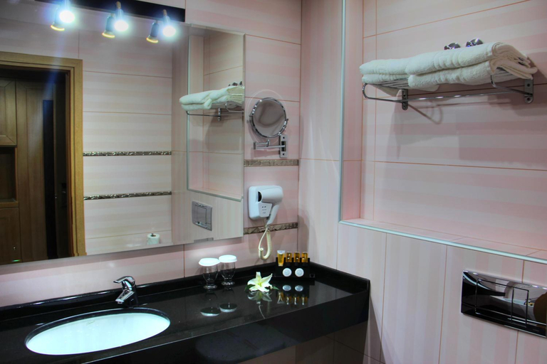Bathroom 5, Grand Meteora Hotel, Thessaly