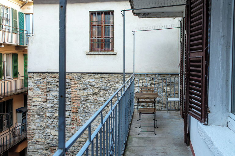 Others 5, Vitani7, Como