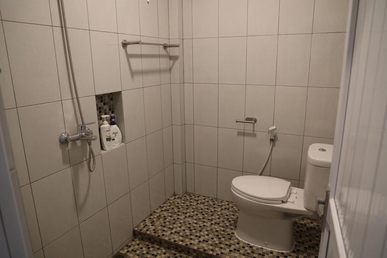 Bathroom 16
