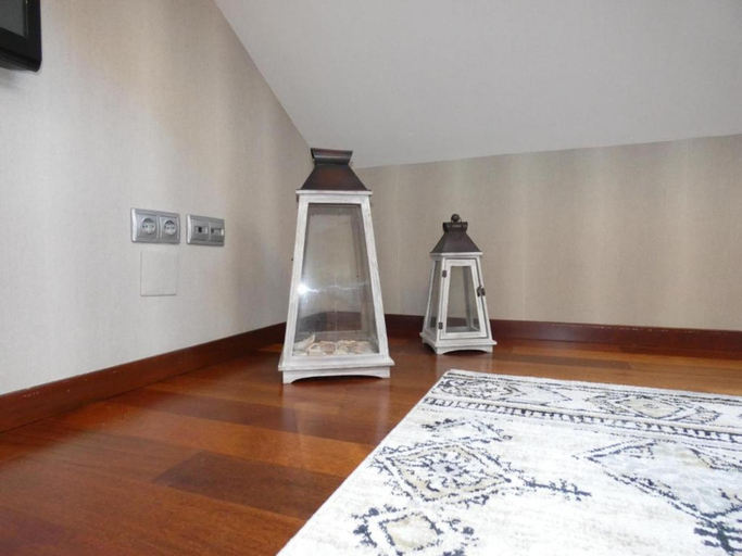 Room 5, Palacete de la Constituci n, Málaga