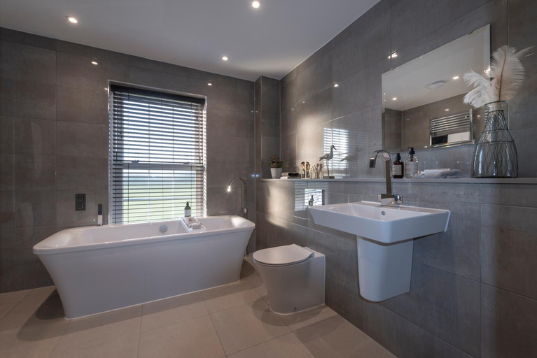 Bathroom 3, The Heyford Hotel, Oxfordshire