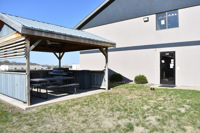 Exterior & Views 2, Heartland Hotel and Suites, Sioux