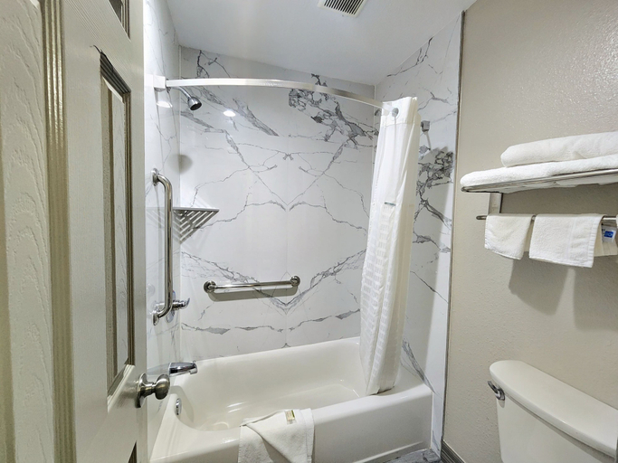 Bedroom 5, Days Inn by Wyndham Baytown Garth Road I10 East, Harris