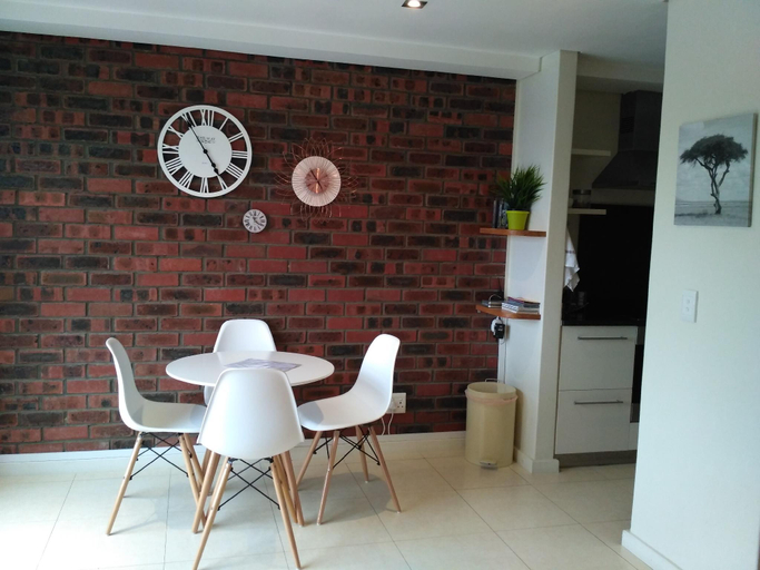 Others 5, At St. George's Mall, City of Cape Town