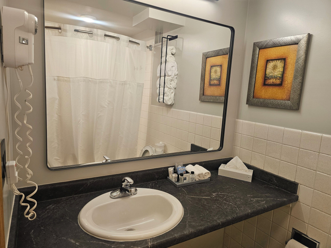 Bathroom 5, Broadway Inn Conference Center, Missoula