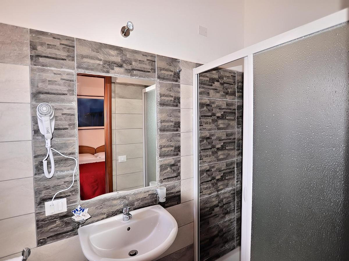Bathroom 3, Hotel Belvedere Lampedusa, Agrigento