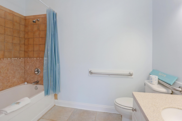 Bathroom 4, Big Chill, Gulf