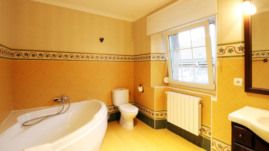 Bathroom 3, Casa rural LA COVA, Cantabria