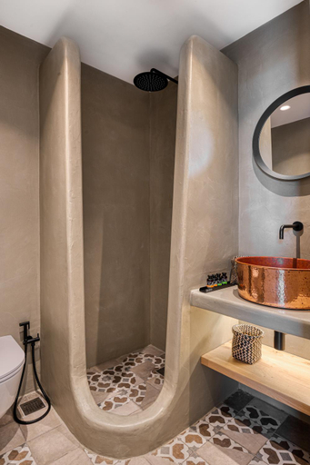 Bathroom 5, YPSELI Anafi's hive, South Aegean