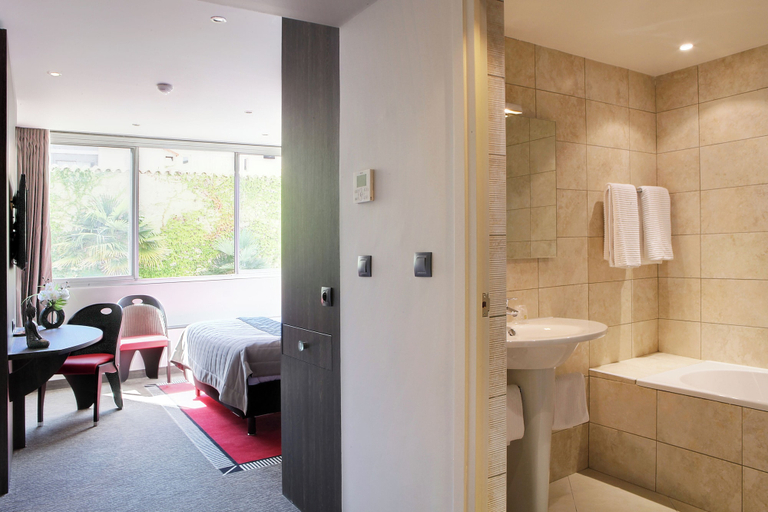 Bathroom 5, Best Western Premier Le Patio des Artistes, Alpes-Maritimes