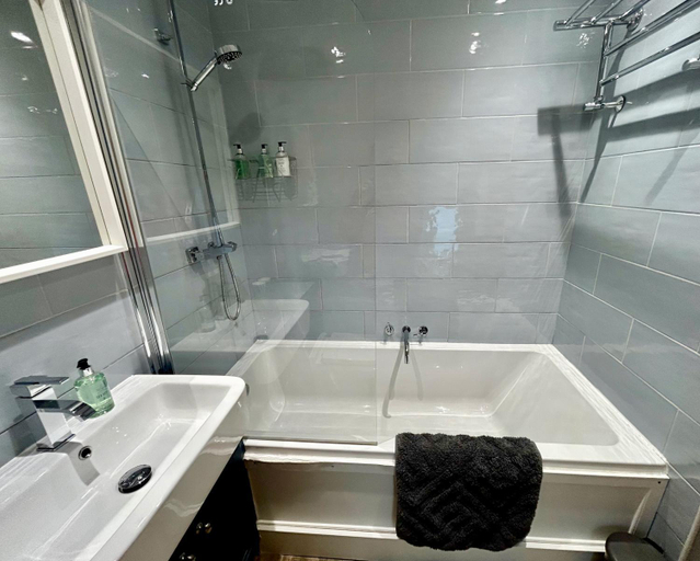 Bathroom 4, Lochindaal Hotel, Argyll and Bute