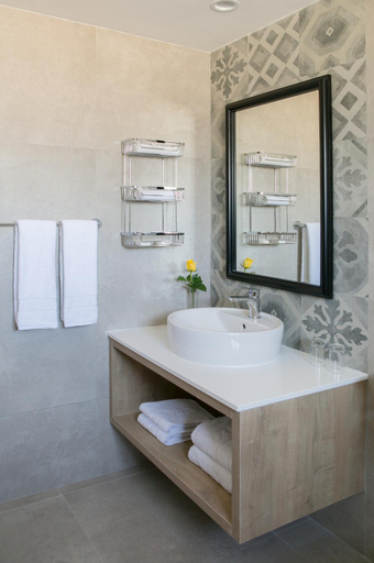 Bathroom 5, Louis Paphos Breeze