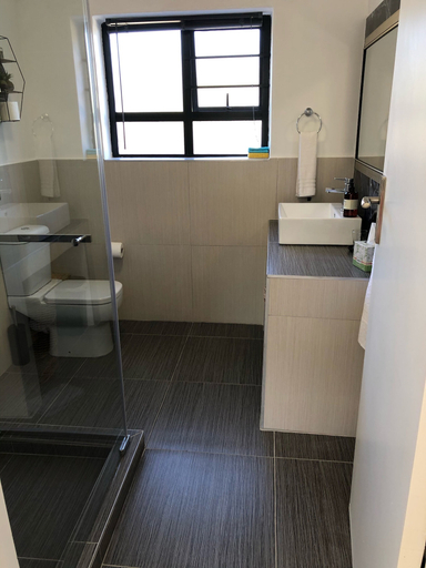 Bathroom 5, Pelican Lodge, Eden